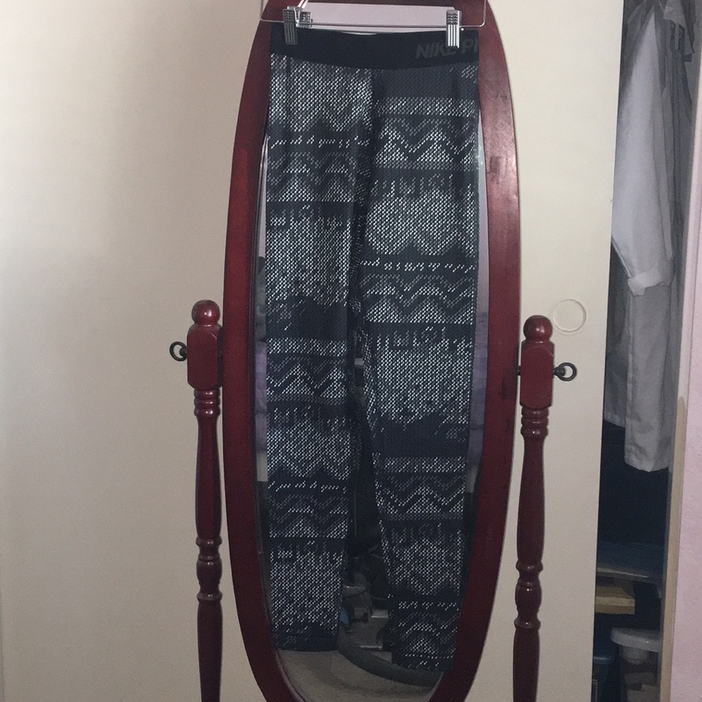 Nike Pro workout leggings
